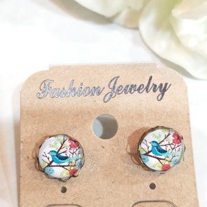 Cute stud earrings (bird design)